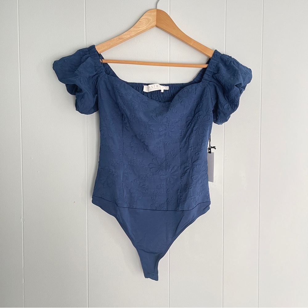 ASTR The Label Puff Sleeve Navy Blue Floral Embroidered Bodysuit Size Small NWT